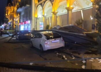 ბათუმში, სახურავი ჩამოინგრა და ცოლ-ქმარს დაეცა