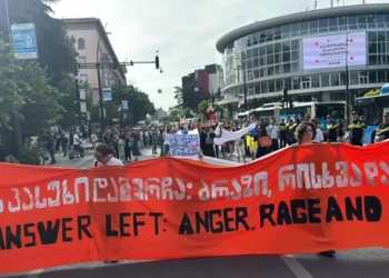 კულტურის სფეროს წარმომადგენლები და პატიმრების ოჯახის წევრები აქცია-მსვლელობას მართავენ