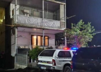 საცხოვრებელ კორპუსში ორი ადამიანის ცხედარი იპოვეს