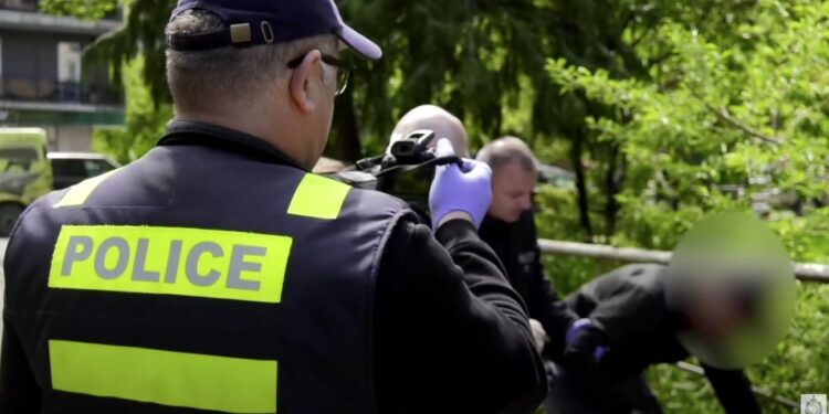 ვიდეო – აჭარაში ნარკოდანაშაულის ბრალდებით 2 პირი დააკავეს – ამოღებულია განსაკუთრებით დიდი ოდენობით ნარკოტიკი