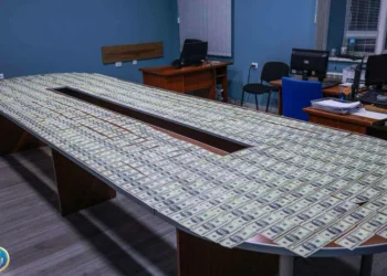 188 900 დოლარის ყალბი კუპიურა – დაკავებულია ორი პირი