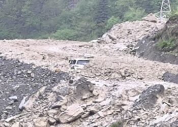 ლენტეხი-ლასდილის გზაზე მეწყერი ჩამოწვა – მასში ერთი ავტომობილი მოყვა