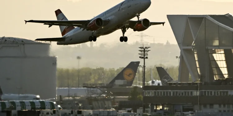 გერმანიიდან ესპანეთში სამგზავრო თვითმფრინავმა 10 წუთი უპილოტოდ იფრინა, როცა ერთმა პილოტმა გონება დაკარგა, მეორე კი საპირფარეშოში იყო გასყლი