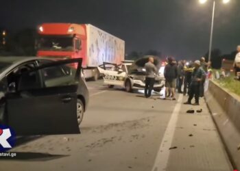 ვიდეო: მსუბუქი ავტომობილი პატრულის ეკიპაჟს დაეჯახა – ავარია რუსთავი-თბილისის ავტობანზე