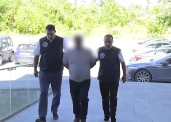 პროკურატურამ საჯარო მოხელისთვის ქრთამის მიცემის ფაქტზე ორი პირი დააკავა