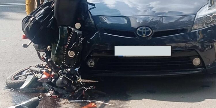 ქუთაისში მოტოციკლეტს ავტომობილი დაეჯახა
