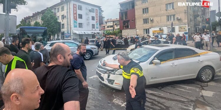 რამდენიმე ადამიანი დაშავდა ავარიის შედეგად ბათუმში
