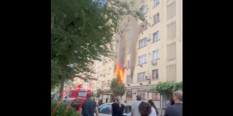 ვიდეო – სამეგრელოში საცხოვრებელი ბინა დაიწვა