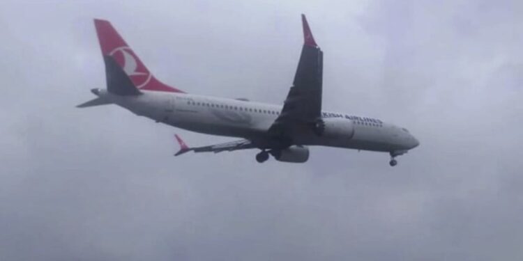 სტამბოლი-ბათუმის თვითმფრინავი ბათუმის აეროპორტში ვერ ჯდება