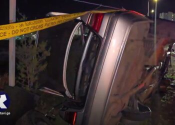 ვიდეო – ავარიის შედეგად ავტომობილი გადაყირავდა – დაშავებულია ორი ადამიანი