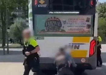 ანტვერპენში, ავტობუსში მამაკაცი დანით მოკლეს, კიდევ ერთი პირი კი დაჭრეს – ეჭვმიტანილი ამბობს, რომ საქართველოდან დევნილია