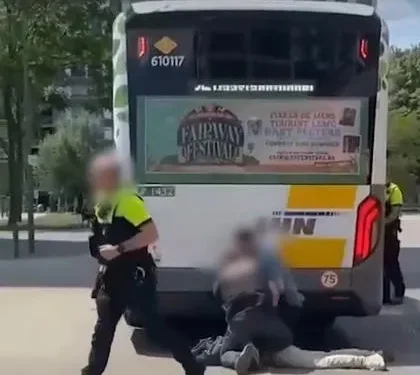 ანტვერპენში, ავტობუსში მამაკაცი დანით მოკლეს, კიდევ ერთი პირი კი დაჭრეს – ეჭვმიტანილი ამბობს, რომ საქართველოდან დევნილია