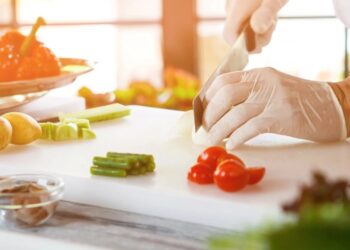 “კვებითი მოშხამვის ფაქტები უმეტეს შემთხვევაში ქუჩაში შეძენილი პროდუქტებიდან მომდინარეობს” – სპეციალისტი