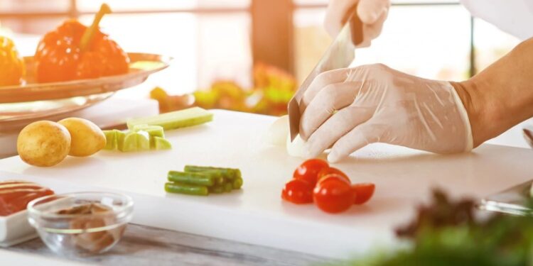 “კვებითი მოშხამვის ფაქტები უმეტეს შემთხვევაში ქუჩაში შეძენილი პროდუქტებიდან მომდინარეობს” – სპეციალისტი