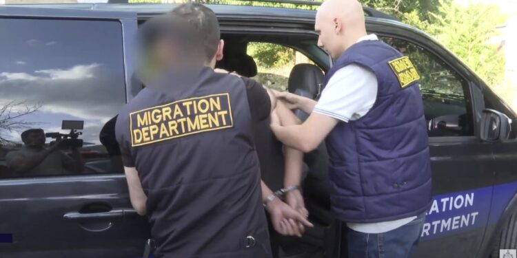 ვიდეო – მიგრაციის დეპარტამენტის თანამშრომლებმა უცხო ქვეყნის 7 მოქალაქე დააკავეს