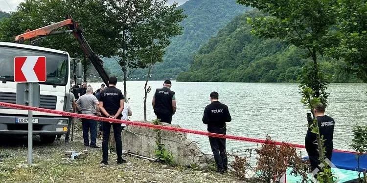 ხელვაჩაურში კაცი საკუთარ მანქანაში ჩაცხრილეს, კვალის წაშლის მიზნით კი მანქანა მდინარეში გადაგდეს