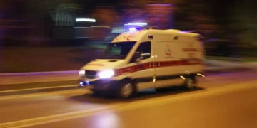 თურქეთში მომხდარი ძლიერი მიწისძვრის შედეგად ერთი მოზარდი დაიღუპა, 70-მდე ადამიანი კი დაშავდა