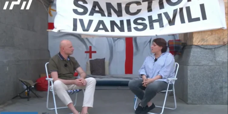 ელენე ხოშტარია აცხადებს, რომ შიმშილობას შეწყვეტს, თუ ოპოზიცია შეთანხმდება და არჩევნებში მონაწილეობას არ მიიღებს