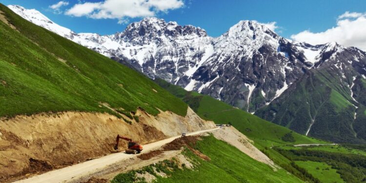 ზემო და ქვემო სვანეთის დამაკავშირებელი გზის რეაბილიტაცია გრძელდება – ინფრასტრუქტურის სამინისტრო