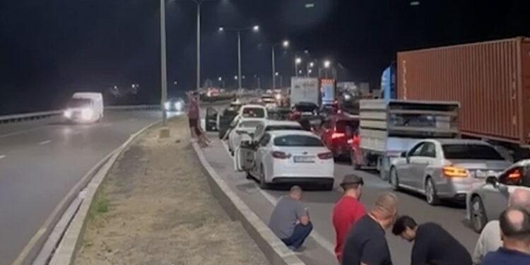 რიკოთზე ტრაილერმა მსუბუქი ავტომობილი მოიყოლა, რომელშიც სავარაუდოდ, არასრულწლოვნებიც იმყოფებოდნენ