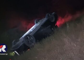 ნახეთ ვიდეო – ავტომობილი სანამ ხიდზე ავიდოდა გზიდან გადავარდა