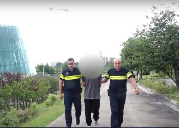 ვიდეო – ნარკოდანაშაულის ბრალდებით თბილისში ოთხი პირი დააკავეს