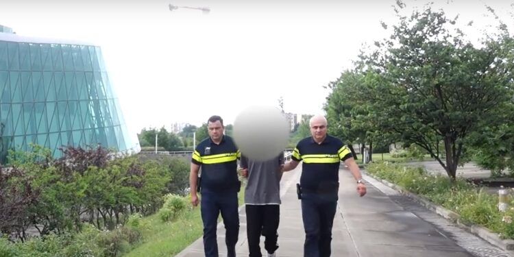 ვიდეო – ნარკოდანაშაულის ბრალდებით თბილისში ოთხი პირი დააკავეს