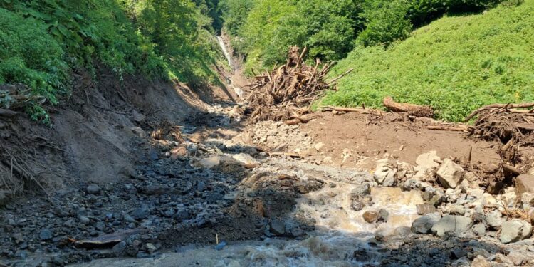 ჩოხატაურში რვა ოჯახი გარესამყაროს მოწყდა – რა ხდება სტიქიის ზონაში