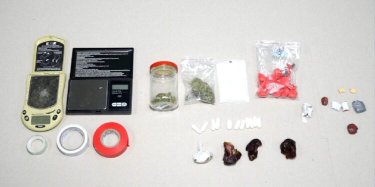 ამოღებულია დიდი რაოდენობით მეფედრონი, მეტამფეტამინი – შსს-მ ნარკოტიკების შეძენა-შენახვისთვის 1 პირი დააკავა