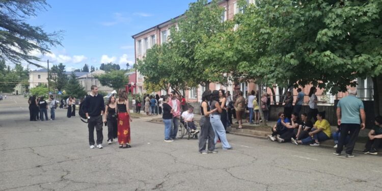 ოზურგეთში ქართული ენის და ლიტერატურის გამოცდა მიმდინარეობს