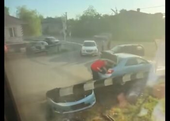 ვიდეო – გურიაში მატარებელი ავტომანქანას დაეჯახა