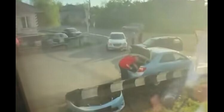 ვიდეო – გურიაში მატარებელი ავტომანქანას დაეჯახა