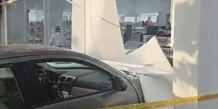 ავტომობილი ჯერ ახალგაზრდას დაეჯახა, შემდეგ აფთიაქში შევარდა