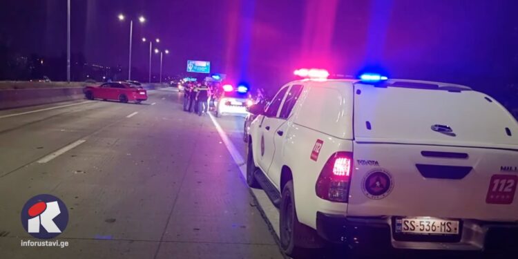 ნახეთ ვიდეო – ერთმანეთს 3 ავტომობილი დაეჯახა, ავარია თბილისი-რუსთავის ავტობანზე