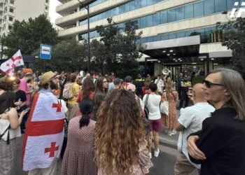 თბილისის მერიასთან საპროტესტო აქცია სახელწოდებით – „სიკვდილით სავსე ქალაქი“ მიმდინარეობს