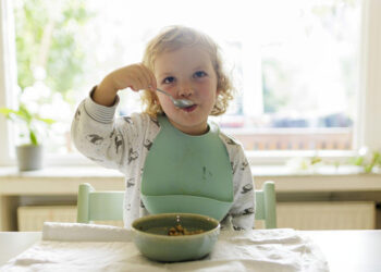 „არ შეიძინოთ ბურღულეული და მალფუჭებადი პროდუქტები ღია სივრცეებში“ – პედიატრის რჩევები მშობლებს