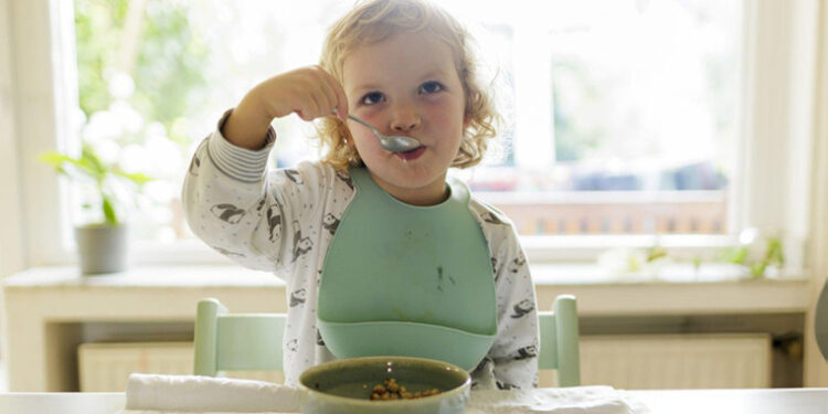 „არ შეიძინოთ ბურღულეული და მალფუჭებადი პროდუქტები ღია სივრცეებში“ – პედიატრის რჩევები მშობლებს