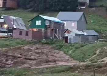 ბახმაროში ძლიერი წვიმის გამო, მდინარე კალაპოტიდან გადმოვიდა – გადაადგილება პრობლემურია