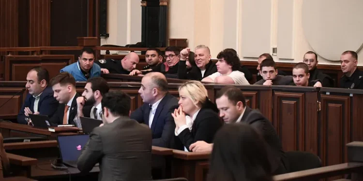 ზვიად ცეცხლაძისა და კიდევ 7 პირის საქმეზე მოწმე პოლიციელი – ვერც დავადასტურებ და ვერც უარვყოფ, რომ მათ მიერ ნასროლი პიროტექნიკით ვარ დაზიანებული – რაც არ დამინახავს, იმას ვერ ვიტყვი