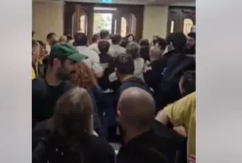 თბილისის საქალაქო სასამართლოში მანდატურის სამსახურსა და მოქალაქეებს შორის დაპირისპირება იყო