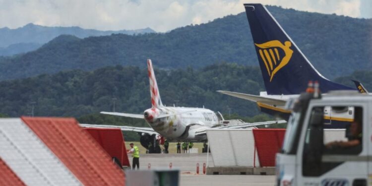 იტალიაში აეროპორტში კაცი თვითმფრინავის ძრავამ შეისრუტა