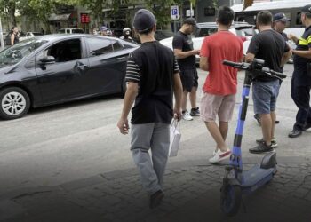 ბათუმში, სკუტერით მოძრავ ბიჭს ავტომობილი დაეჯახა