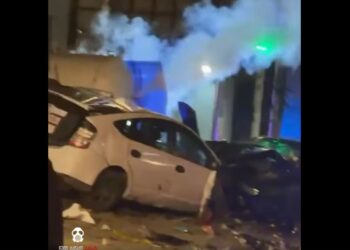 ვიდეო – ავტომობილი გაზგასამართ სადგურს შეეჯახა