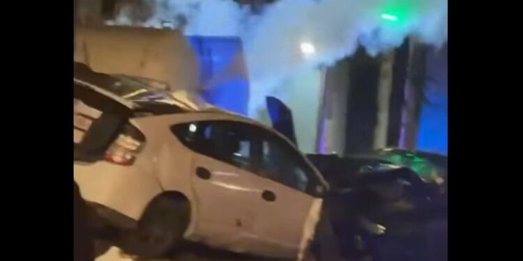 ვიდეო – ავტომობილი გაზგასამართ სადგურს შეეჯახა