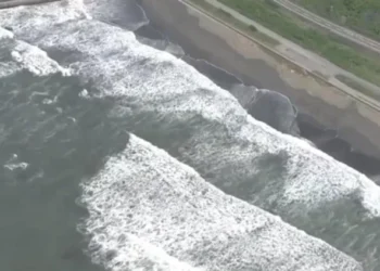 კამჩატკის ნახევარკუნძულის სანაპიროსთან მომხდარი ძლიერი მიწისძვრის შემდეგ იაპონიაში 1,9 მილიონ ადამიანს ევაკუაციისკენ მოუწოდეს