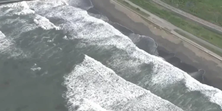 კამჩატკის ნახევარკუნძულის სანაპიროსთან მომხდარი ძლიერი მიწისძვრის შემდეგ იაპონიაში 1,9 მილიონ ადამიანს ევაკუაციისკენ მოუწოდეს