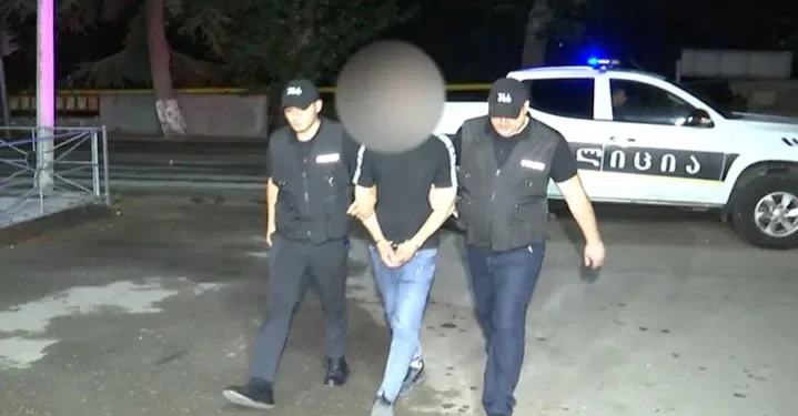 კახეთში, ერთ პირზე ჯგუფურად, ფიზიკურად იძალადეს, მეორე კი დაჭრეს – მომხდარზე პოლიციამ 8 პირი დააკავა