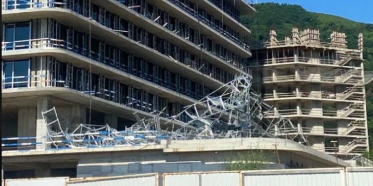 გარდაიცვალა კაცი, რომელიც გონიოში რკინის ხარაჩო კონსტრუქციის ჩამონგრევისას დაშავდა