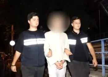 თბილისში აირის პისტოლეტის გამოყენებით, უცხო ქვეყნის მოქალაქეს წაართვეს თანხა და ნივთები – დაკავებულია სამი პირი