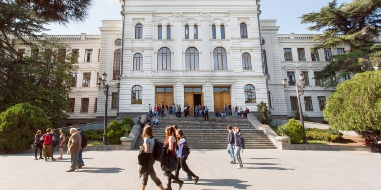 ვერ აყალიბებენ აზრს, უჭირთ წერა, ნამდვილი და ყალბი ამბების გარჩევა – UNICEF-ის ახალი კვლევა სტუდენტებზე